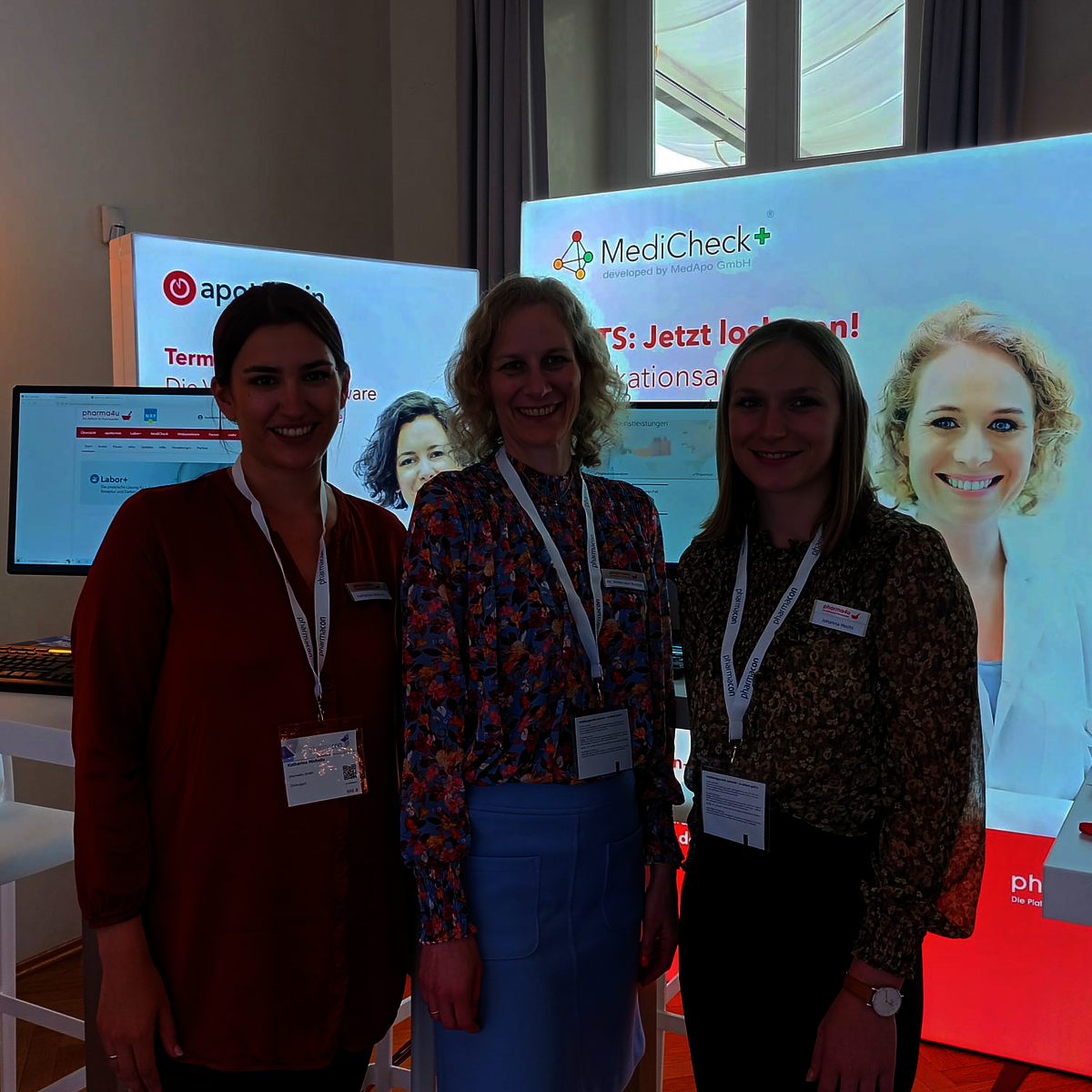 pharma4u-Mitarbeiterinnen beim pharmacon in Meran